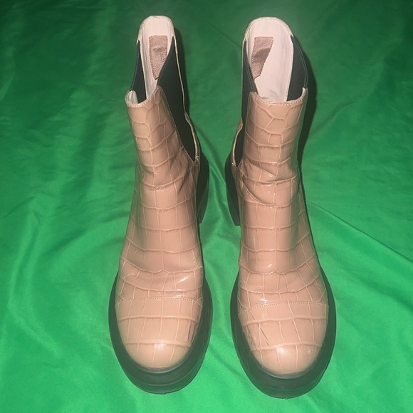 Stuart Weitzman Women's Croc-Embossed Ankle Combat Boots in Tan size 37 - Picture 5 of 15